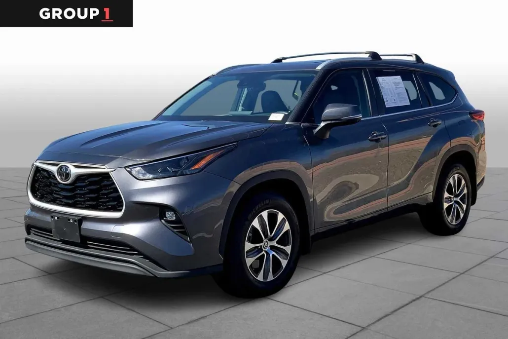 2023 Toyota Highlander XLE photo 1