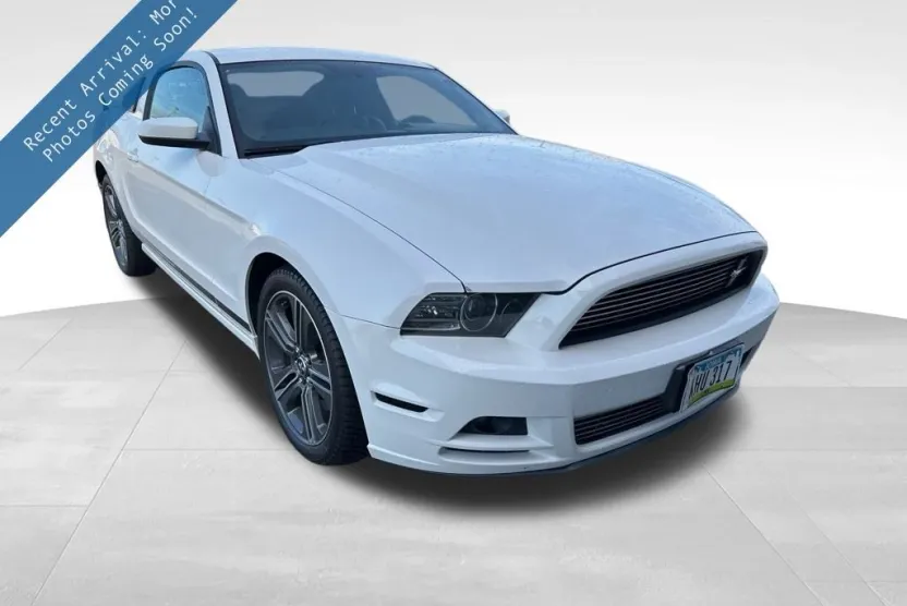 2013 Ford Mustang V6 Premium photo 1