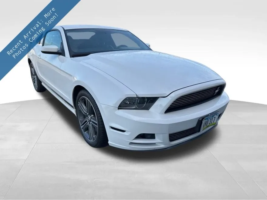 2013 Ford Mustang V6 Premium photo 1
