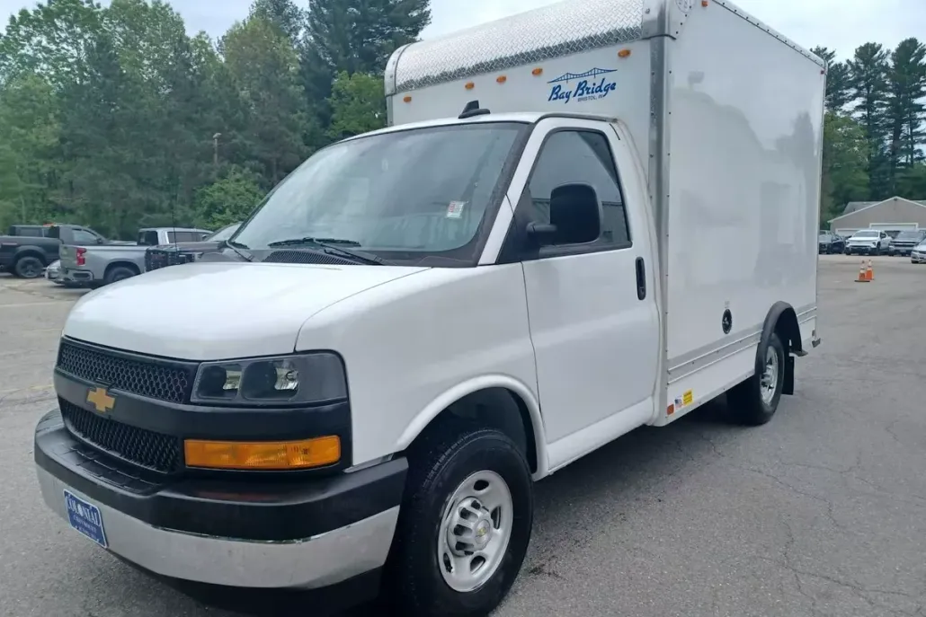 2024 Chevrolet Express Cutaway 3500 photo 1