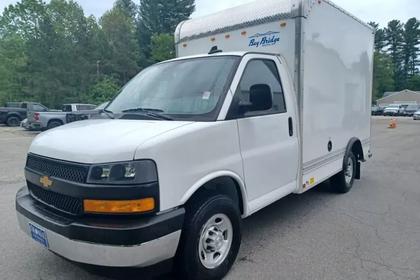 2024 Chevrolet Express Cutaway 3500 photo 1