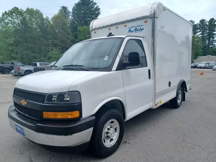 2024 Chevrolet Express Cutaway 3500 photo 1