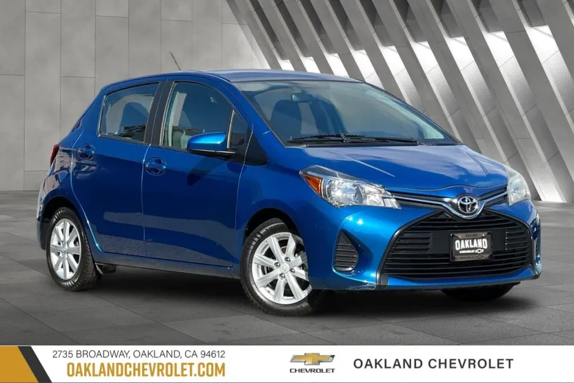 2015 Toyota Yaris L photo 1