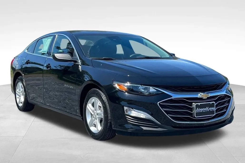 2023 Chevrolet Malibu LS photo 1