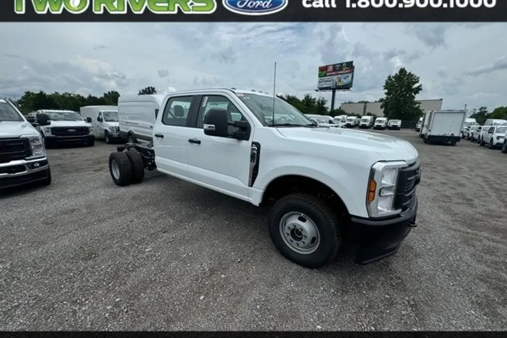 2025 Ford F-350 photo 1