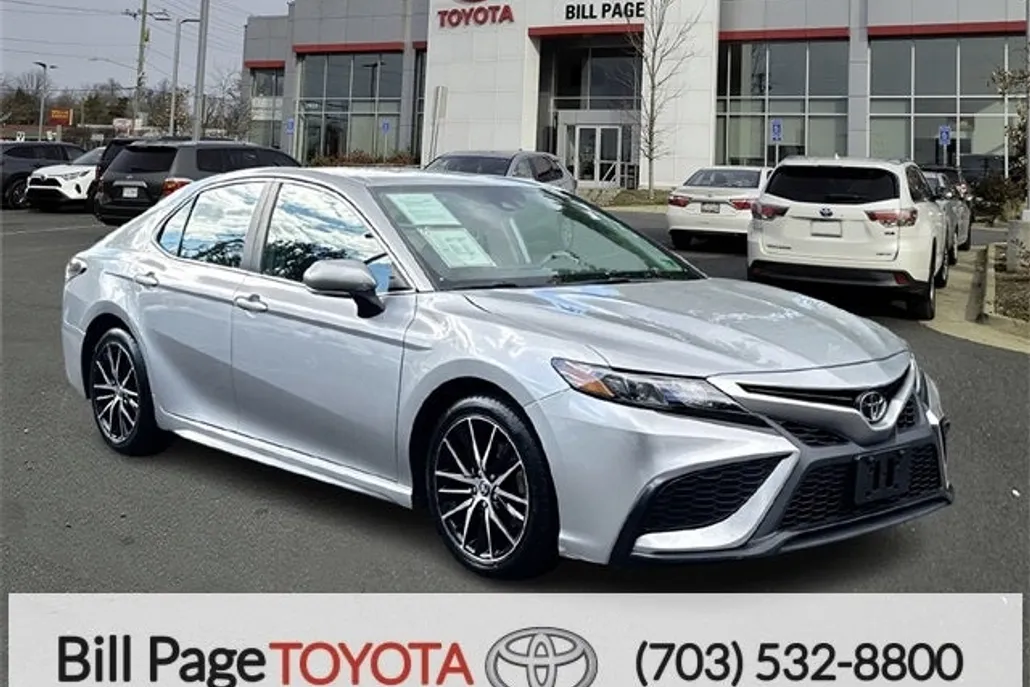 2022 Toyota Camry LE photo 1