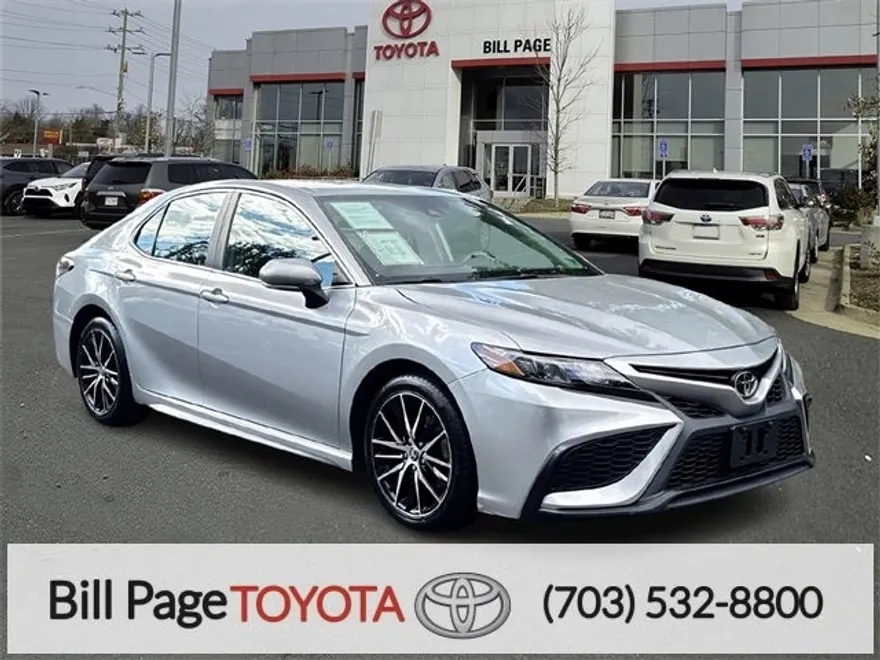2022 Toyota Camry LE photo 1