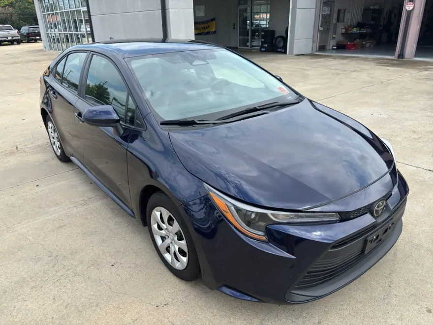 2024 Toyota Corolla LE photo 1