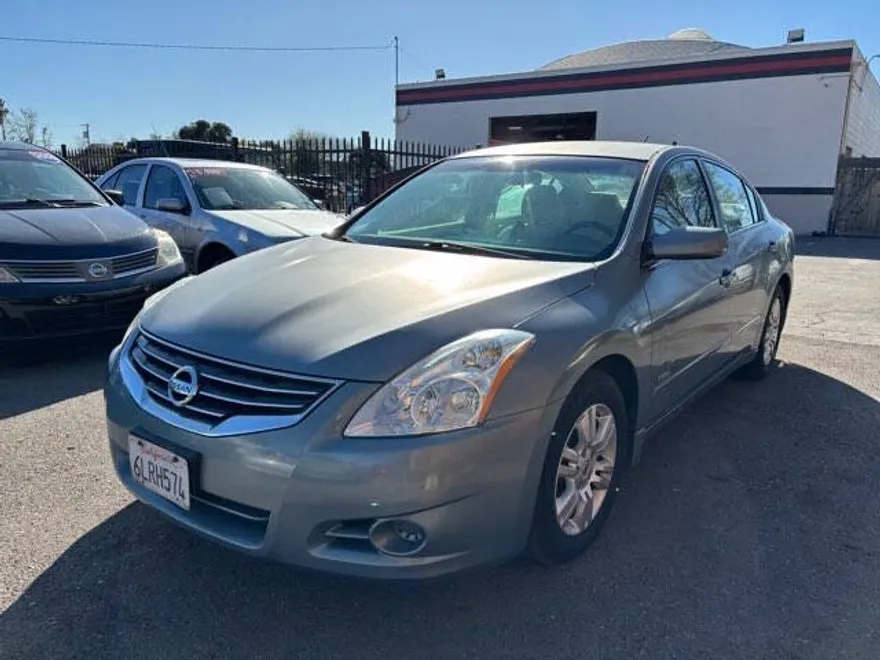 2010 Nissan Altima Hybrid Base photo 1