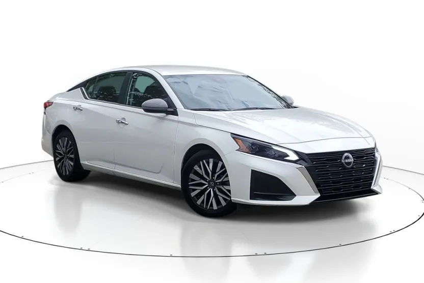 2023 Nissan Altima 2.5 SV photo 1