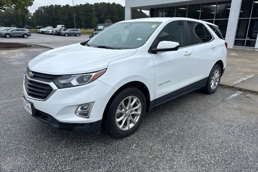 2021 Chevrolet Equinox LT photo 1