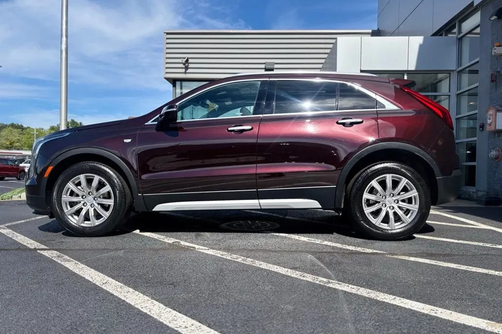 2021 Cadillac XT4 Premium Luxury photo 1