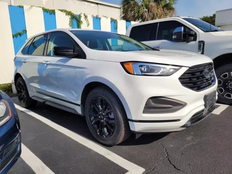 2022 Ford Edge SE photo 1