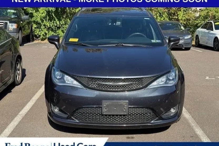 2019 Chrysler Pacifica Limited photo 1
