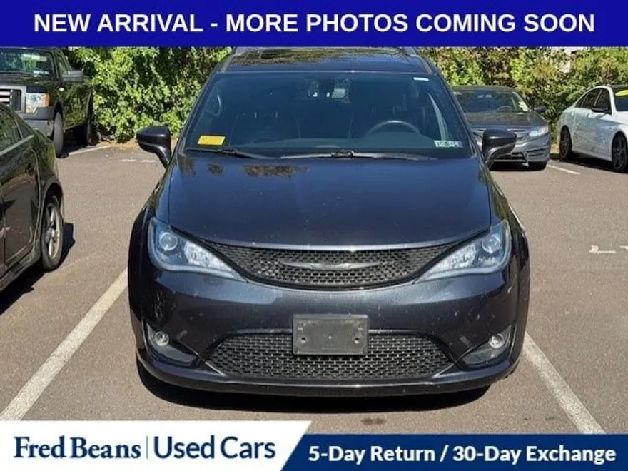2019 Chrysler Pacifica Limited photo 1