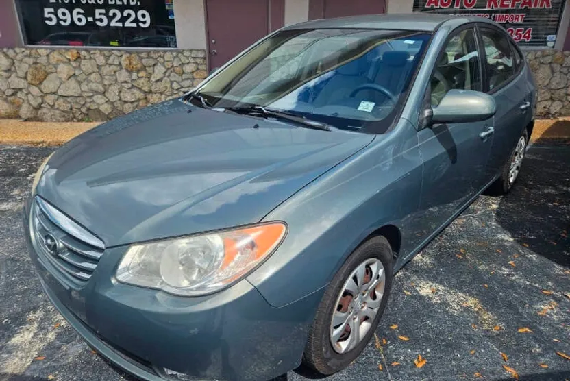 2010 Hyundai Elantra GLS photo 1