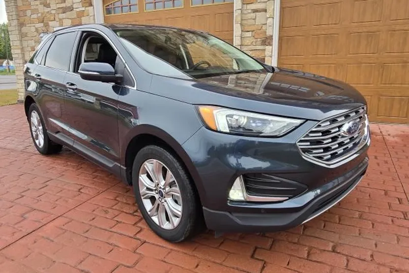 2022 Ford Edge Titanium photo 1