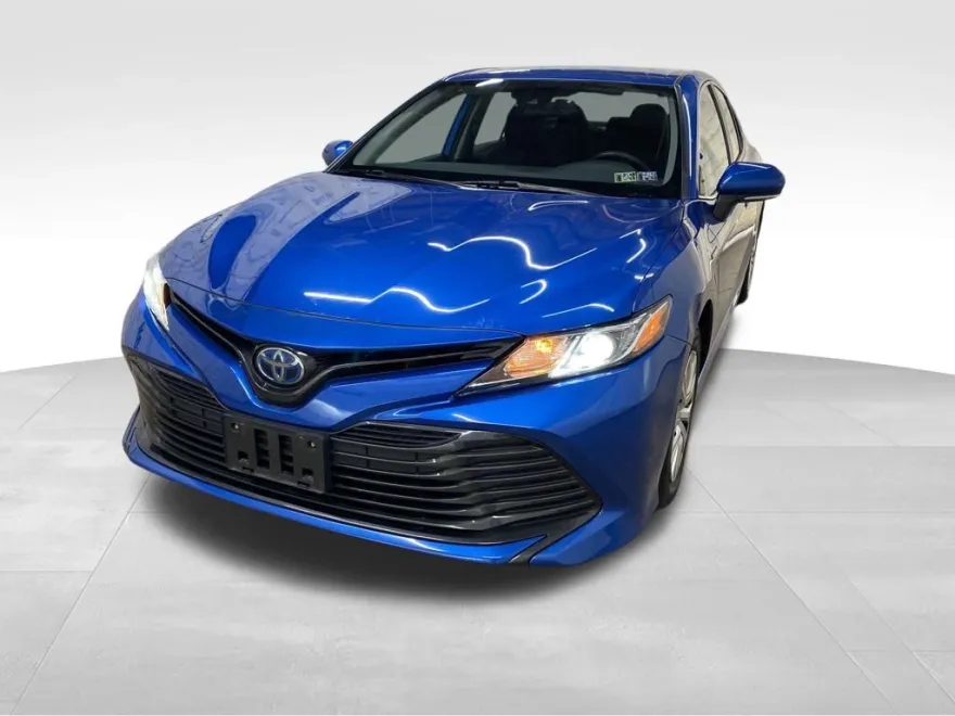 2019 Toyota Camry Hybrid LE photo 1