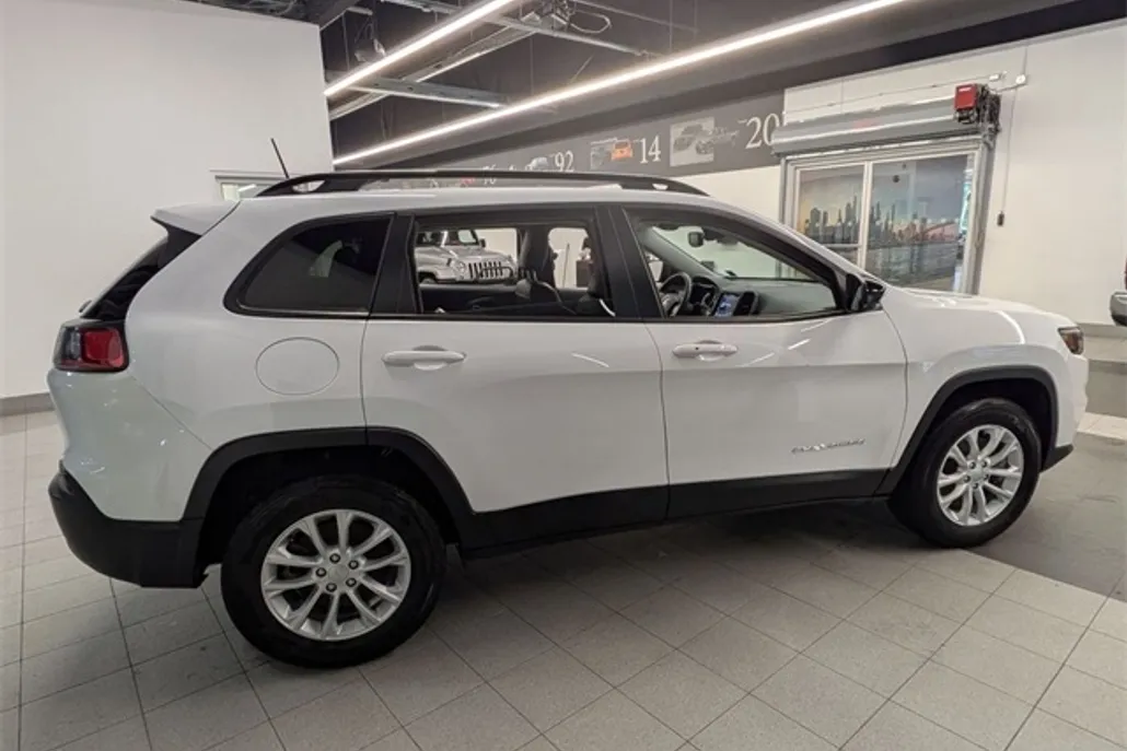 2022 Jeep Cherokee Latitude Lux photo 1