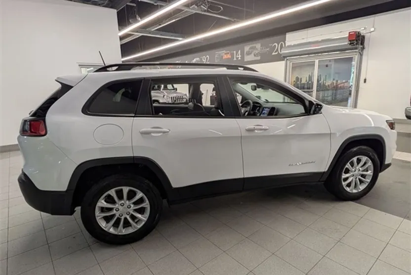 2022 Jeep Cherokee Latitude Lux photo 1
