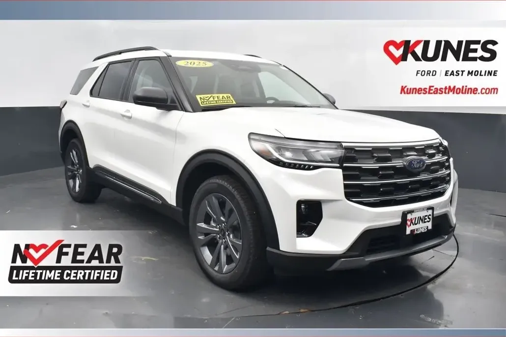 2025 Ford Explorer photo 1
