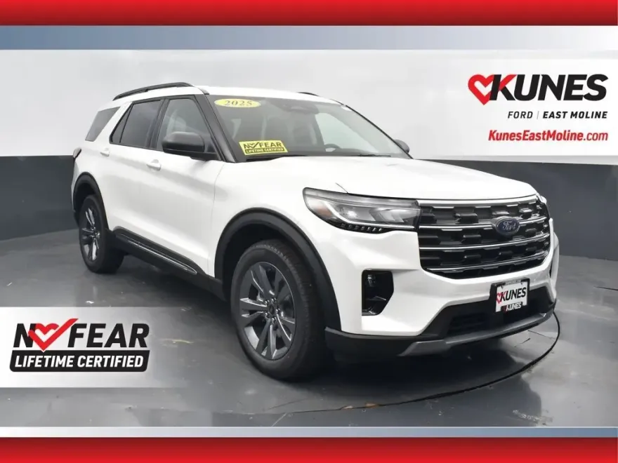 2025 Ford Explorer photo 1