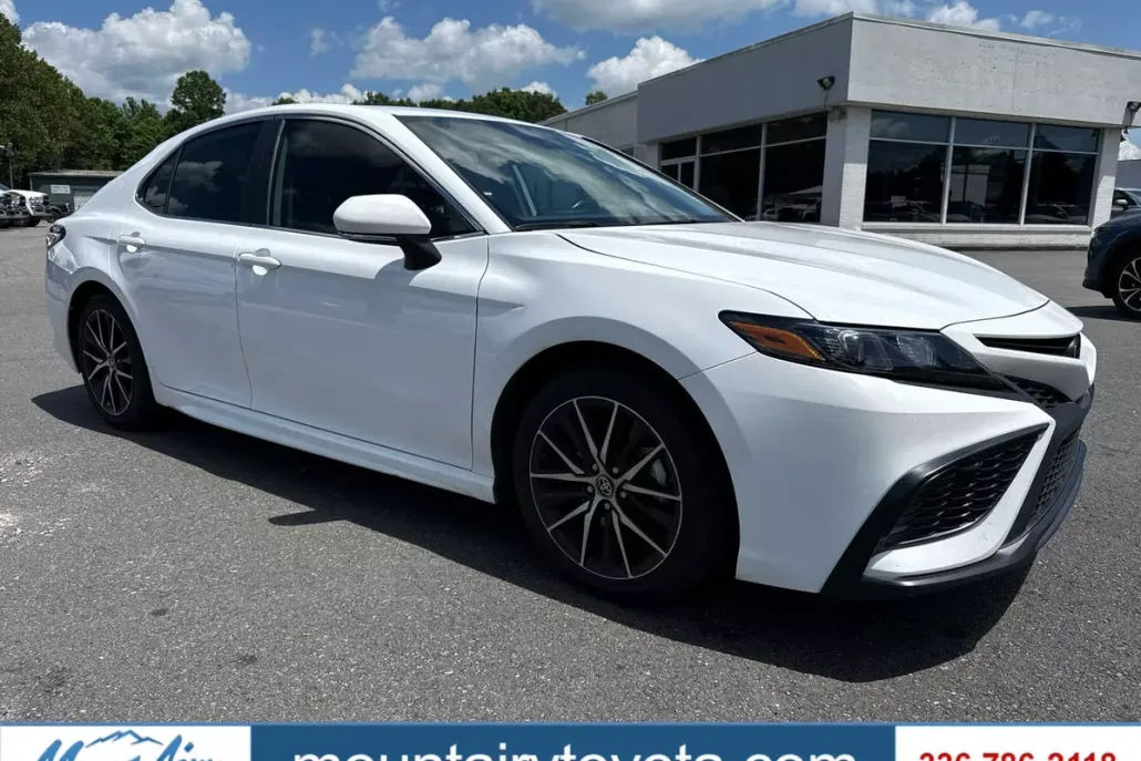 2023 Toyota Camry SE photo 1