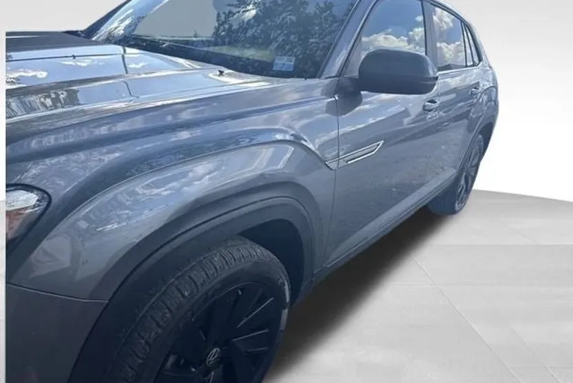 2024 Volkswagen Atlas Cross Sport SE Technology photo 1