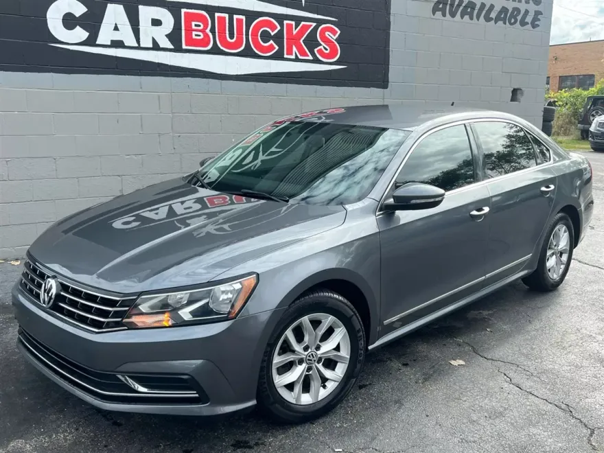 2016 Volkswagen Passat S photo 1