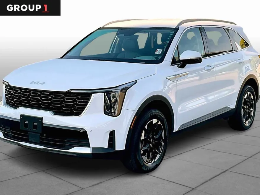 2024 Kia Sorento S photo 1