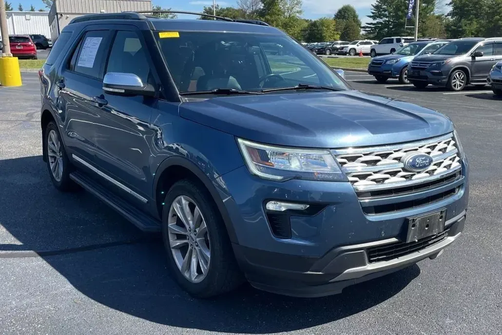 2019 Ford Explorer XLT photo 1