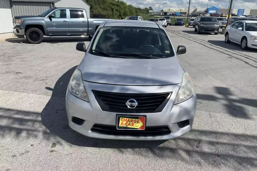 2014 Nissan Versa Sedan photo 1