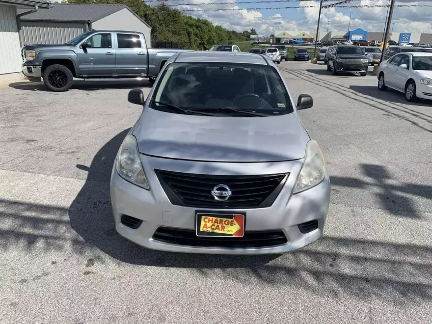 2014 Nissan Versa Sedan photo 1
