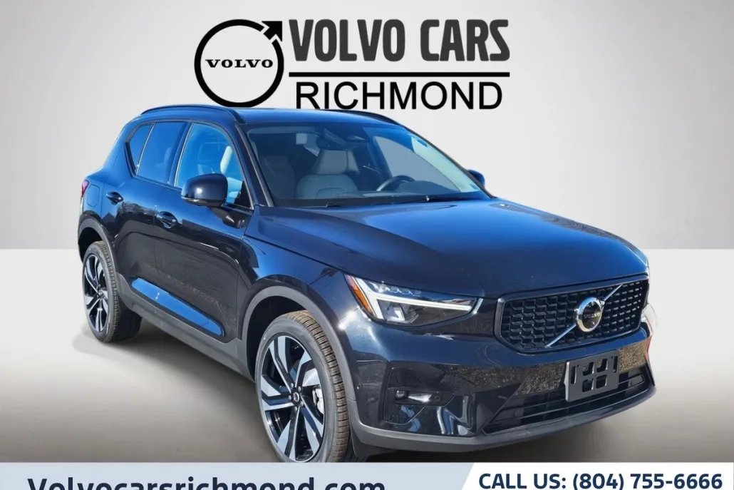 2025 Volvo XC40 Plus photo 1