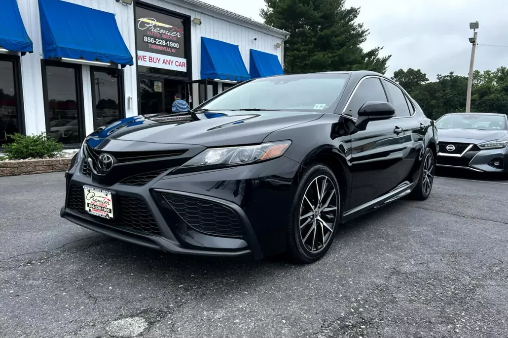 2021 Toyota Camry SE photo 1