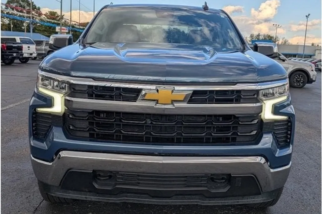 2024 Chevrolet Silverado 1500 LT photo 1
