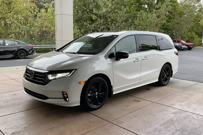 2024 Honda Odyssey Sport photo 1