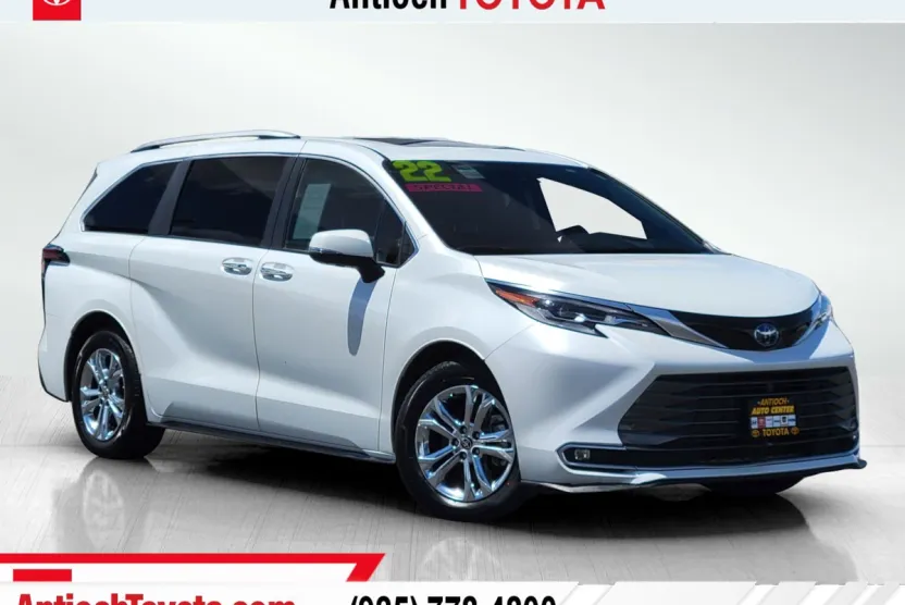 2022 Toyota Sienna Platinum photo 1