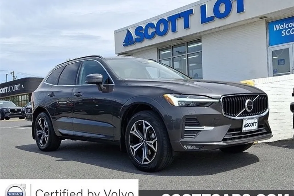 2022 Volvo XC60 B5 Momentum photo 1