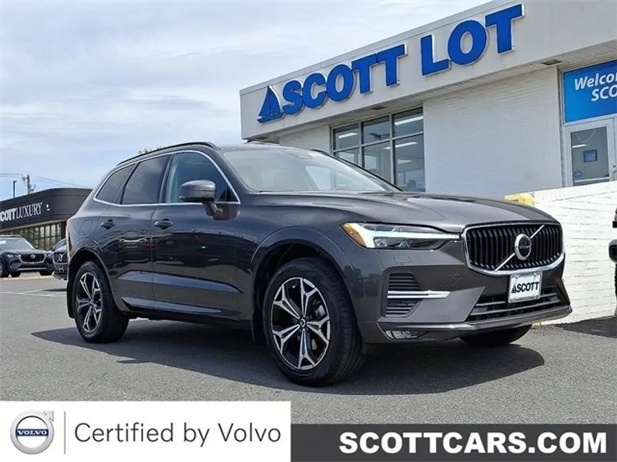 2022 Volvo XC60 B5 Momentum photo 1