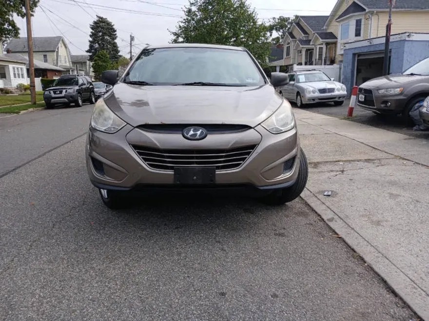 2012 Hyundai Tucson GL photo 1
