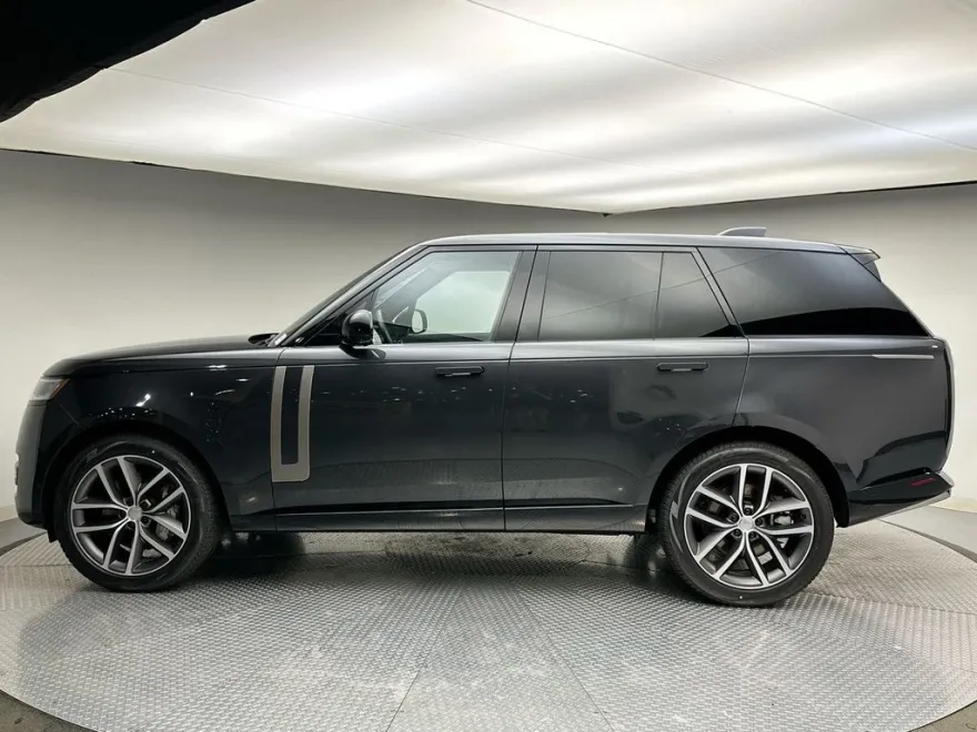 2025 Land Rover Range Rover SE photo 1