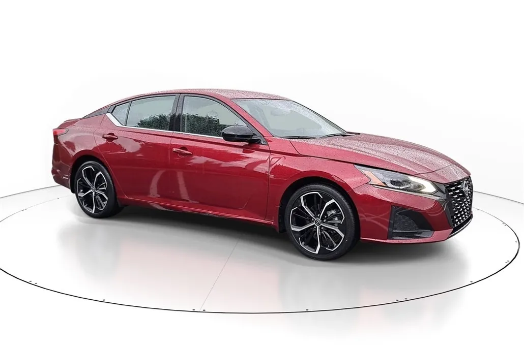 2023 Nissan Altima 2.5 SR photo 1