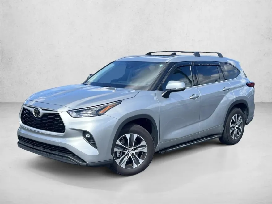 2022 Toyota Highlander XLE photo 1