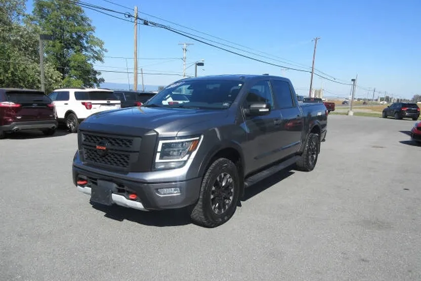 2021 Nissan Titan PRO-4X Crew Cab photo 1