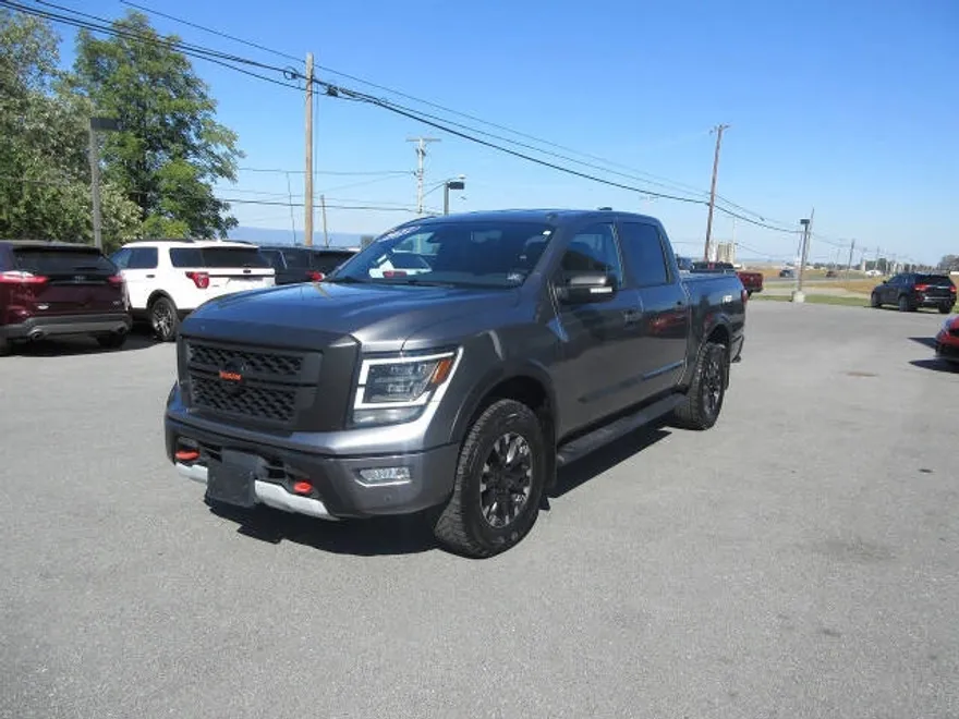 2021 Nissan Titan PRO-4X Crew Cab photo 1