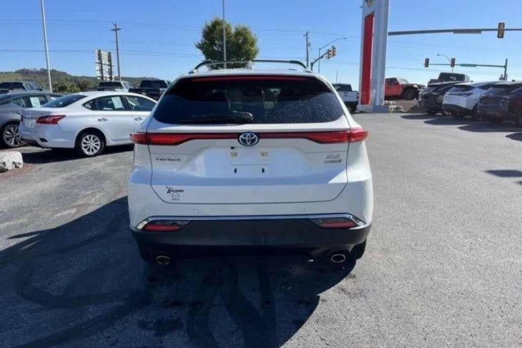 2022 Toyota Venza XLE photo 1