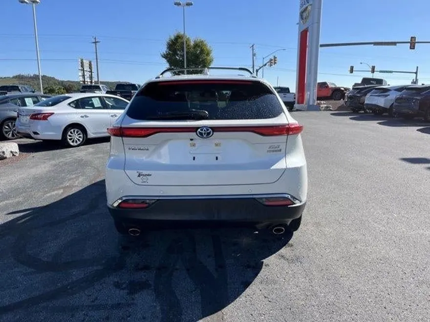 2022 Toyota Venza XLE photo 1