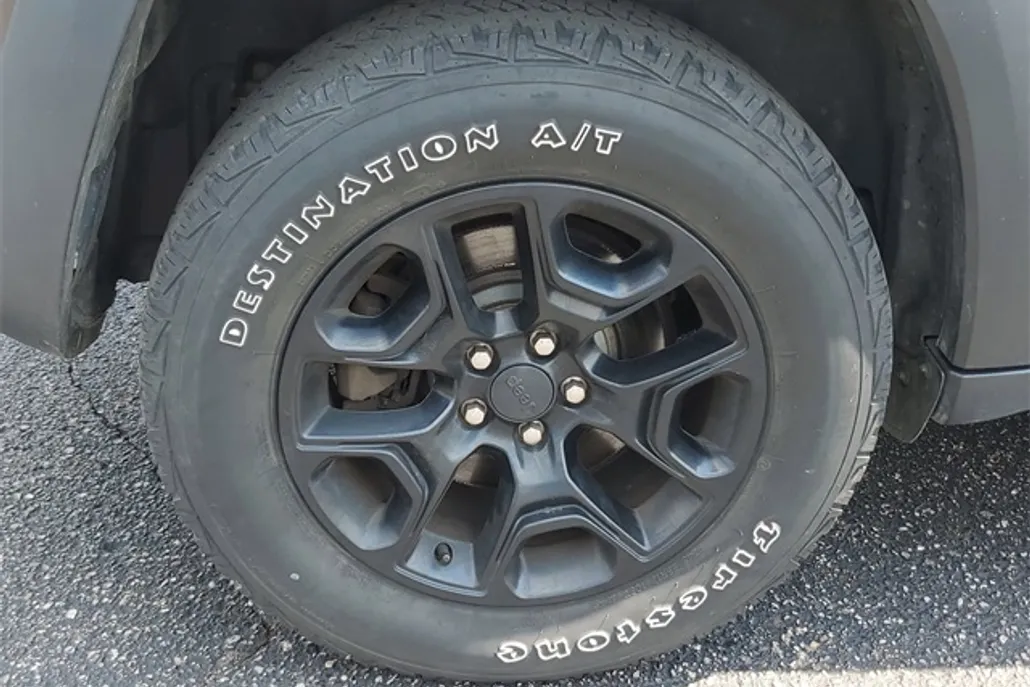 2019 Jeep Cherokee Trailhawk photo 1