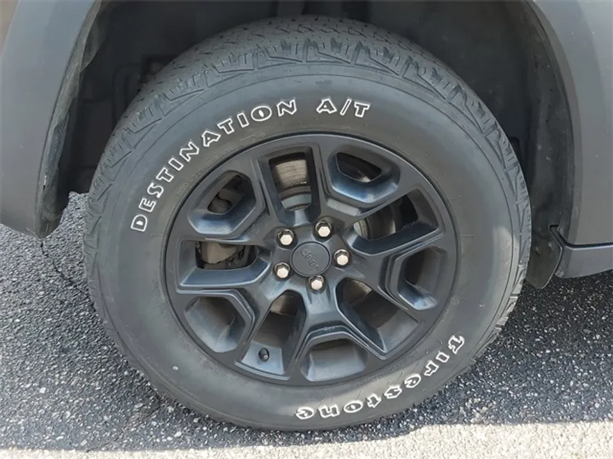 2019 Jeep Cherokee Trailhawk photo 1